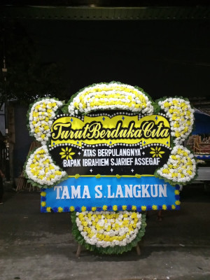 Papan Bunga Duka di Tayando Ohoiel