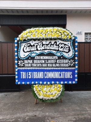 Papan Bunga Duka di Tayando Ohoiel